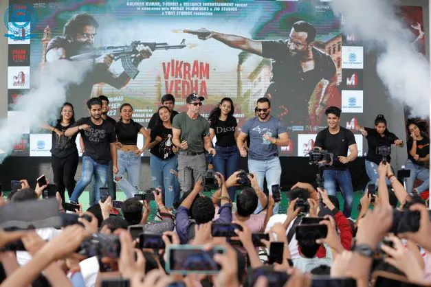 Hrithik Roshan & Saif Ali Khan won the hearts of students at SGT University while promoting Vikram Vedha