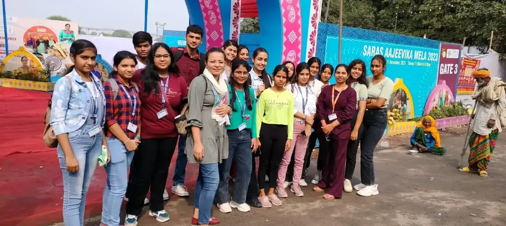 Visit to Saras Aajeevika Mela 1